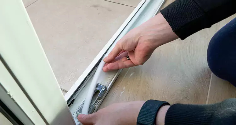 Garage Door Off Track Repair in Pinewood, FL