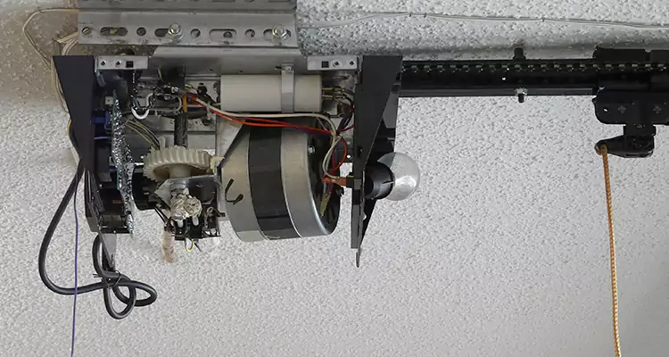 Emergency Garage Door Opener Repair in Pinewood, FL