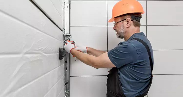 Emergency Garage Door Repair in Pinewood, FL