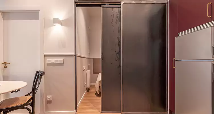 We Fix Closet Sliding Door in Pinewood, FL