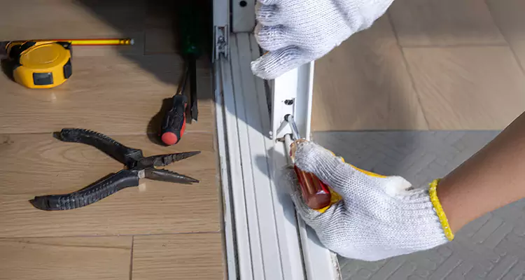 Screen Door Wheel Replacement in Pinewood, FL