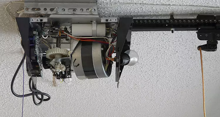 Garage Door Motor Replacement in Pinewood, FL