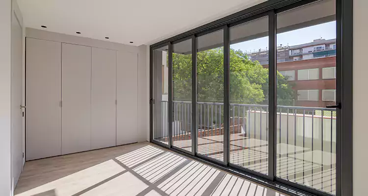 Fix Sliding Screen Door Track in Pinewood, FL